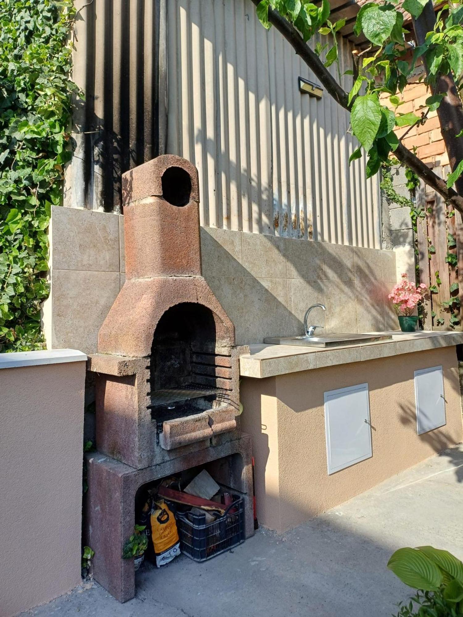 ホテル Casa Gherman トゥルダ エクステリア 写真