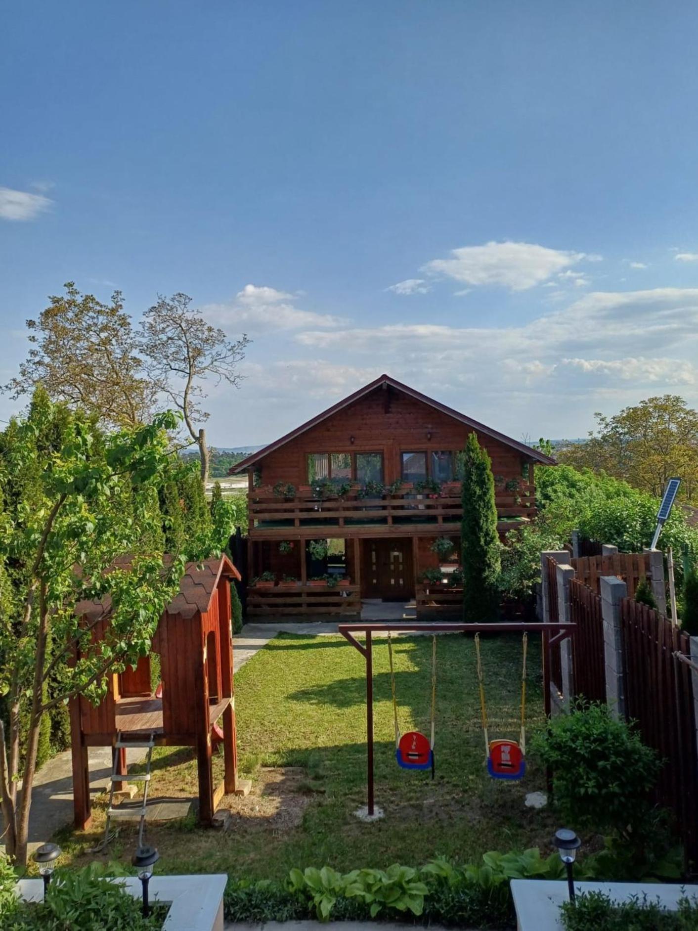 ホテル Casa Gherman トゥルダ エクステリア 写真