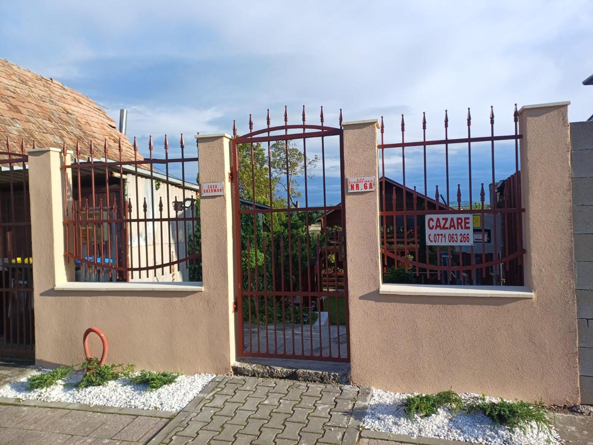 ホテル Casa Gherman トゥルダ エクステリア 写真