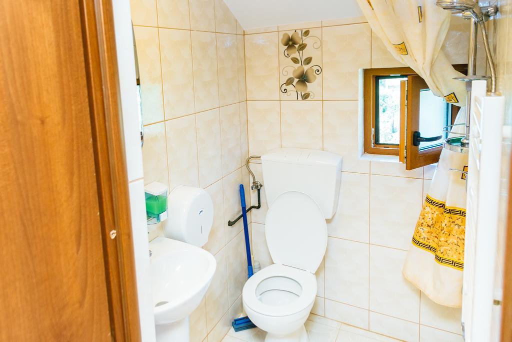 ホテル Casa Gherman トゥルダ エクステリア 写真