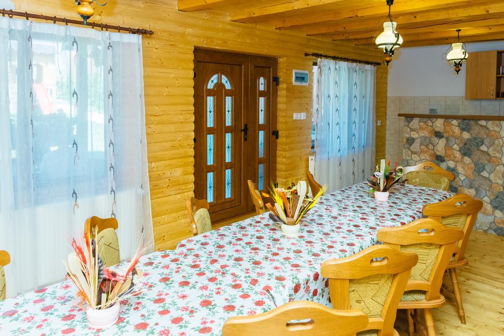 ホテル Casa Gherman トゥルダ エクステリア 写真